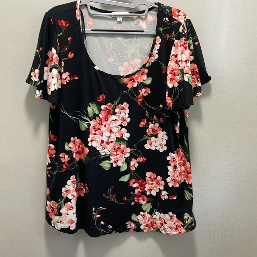 Nine Britton Floral Short Sleeved Blouse